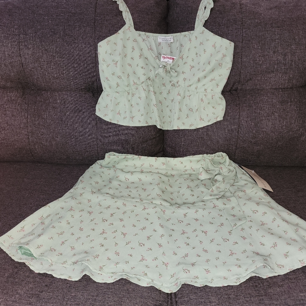 Summer crop top and skirt set size large